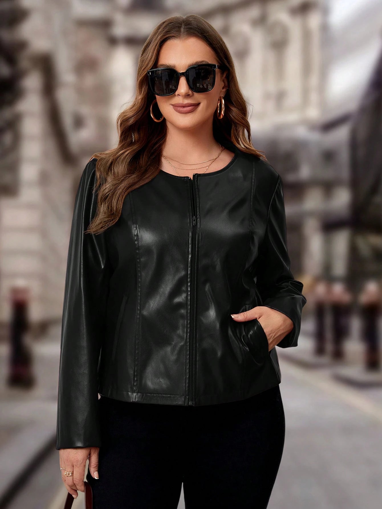 Jaqueta Plus Size em Couro Premium – A Peça de Impacto Para Você Brilhar Onde Quiser