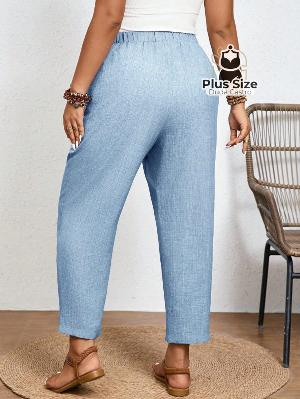 Calças Cintura Elástica e Bolsos Diagonais Plus Size Várias Cores Calças Cintura Elástica e Bolsos Diagonais Plus Size