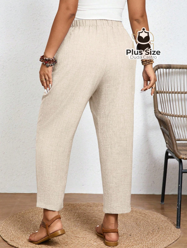 Calças Cintura Elástica e Bolsos Diagonais Plus Size Várias Cores Calças Cintura Elástica e Bolsos Diagonais Plus Size