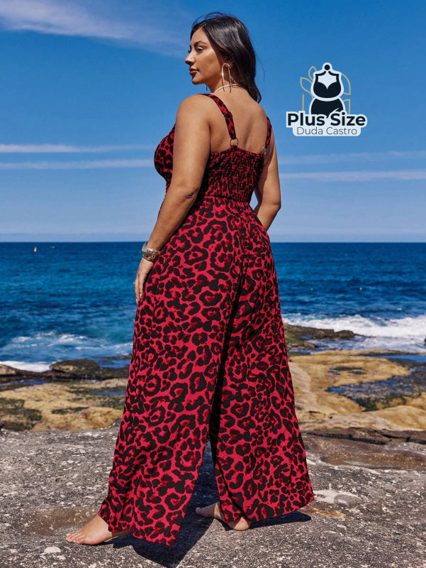 Macacão Sem Mangas Solto com Recorte Frontal Animal Print Plus Size Macacão Sem Mangas Solto com Recorte Frontal