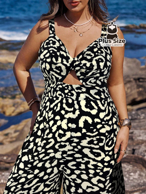 Macacão Sem Mangas Solto com Recorte Frontal Animal Print Plus Size Macacão Sem Mangas Solto com Recorte Frontal