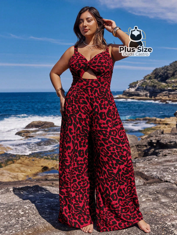 Macacão Sem Mangas Solto com Recorte Frontal Animal Print Plus Size Macacão Sem Mangas Solto com Recorte Frontal