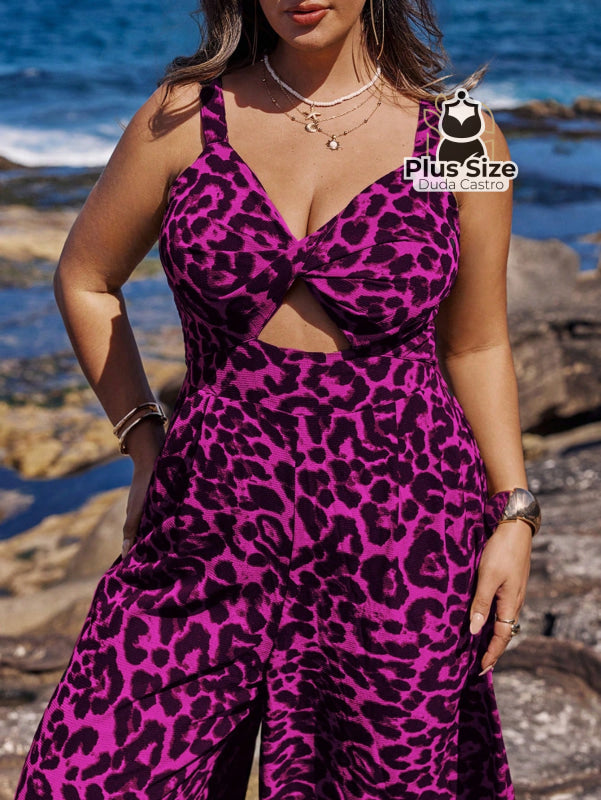 Macacão Sem Mangas Solto com Recorte Frontal Animal Print Plus Size Macacão Sem Mangas Solto com Recorte Frontal