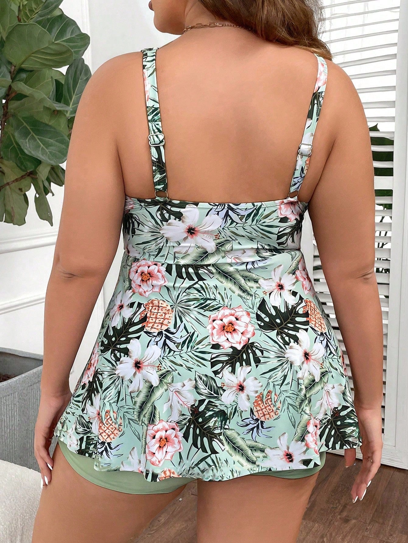 Tankini Plus Size com Top e Shorts com Estampa Tropical