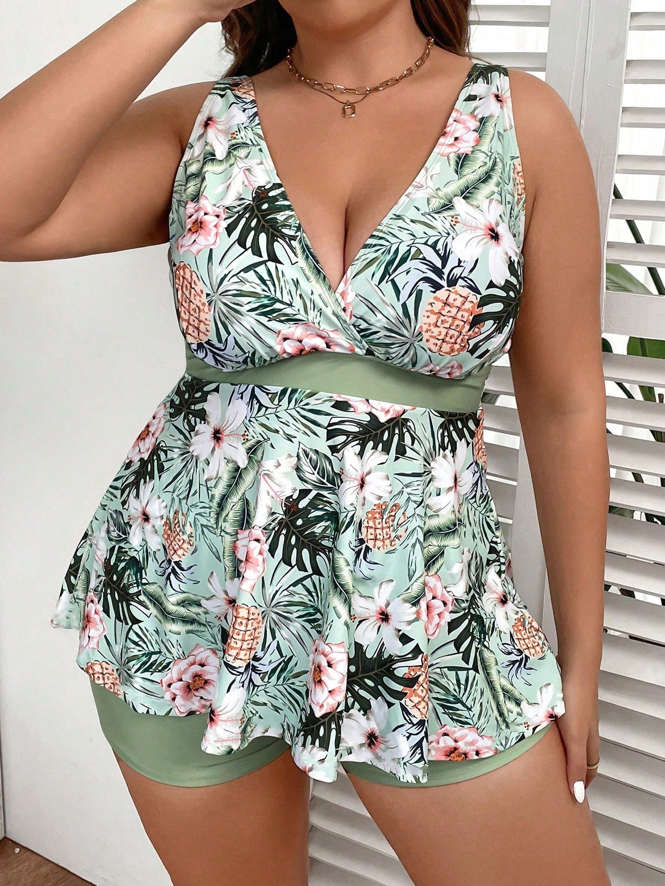 Tankini Plus Size com Top e Shorts com Estampa Tropical