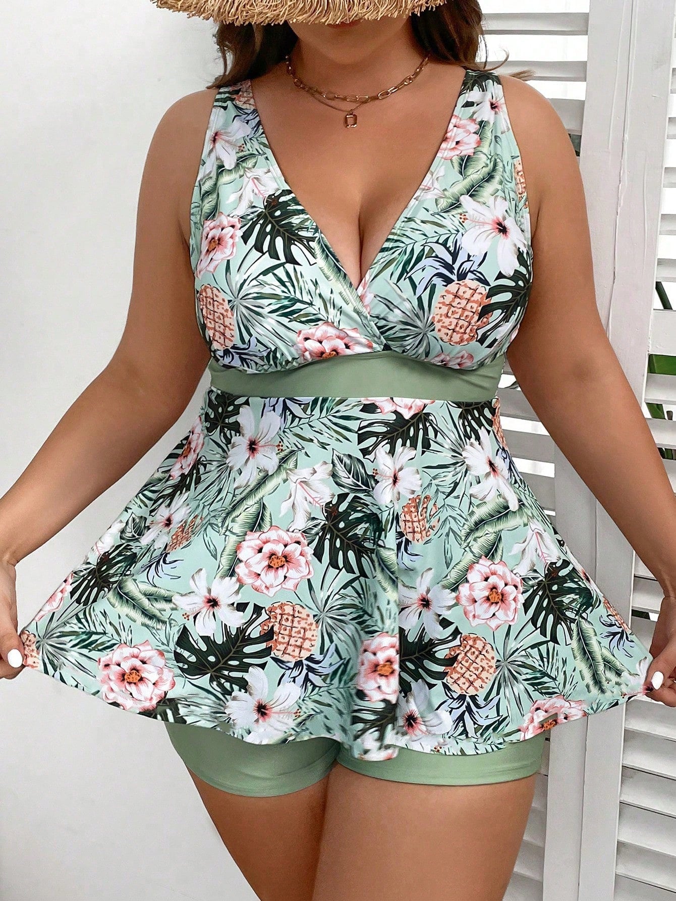 Tankini Plus Size com Top e Shorts com Estampa Tropical