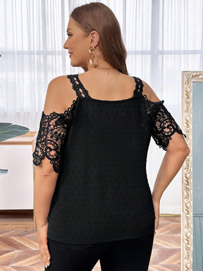 Blusa em Ponto Suíço e Manga em Guipir Plus Size