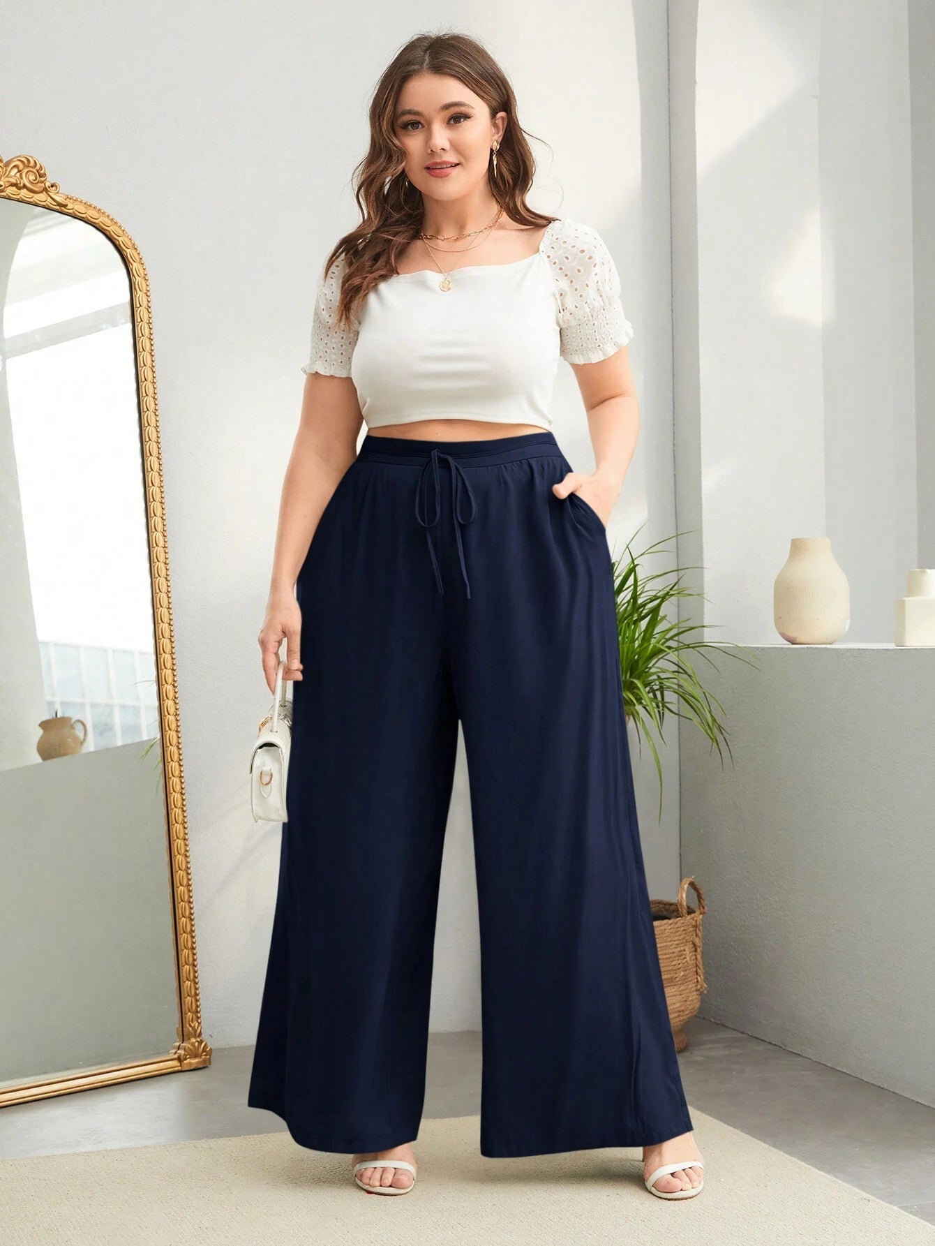 Pantalona Lisa de Cintura Alta e Cordinha na Cintura Plus Size
