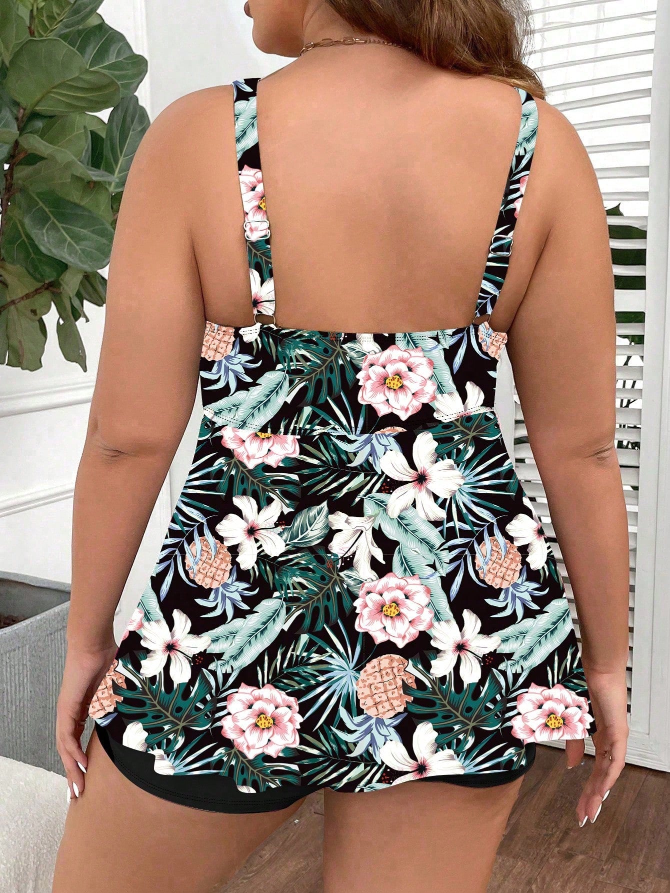 Tankini Plus Size com Top e Shorts com Estampa Tropical