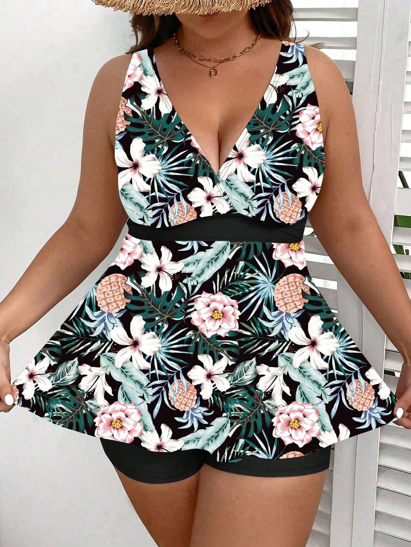 Tankini Plus Size com Top e Shorts com Estampa Tropical