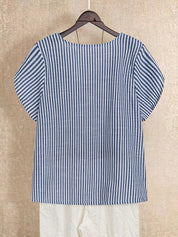 Camisa em Algodão e Viscose com Colarinho Assimétrico Listrada Plus Size Várias Cores