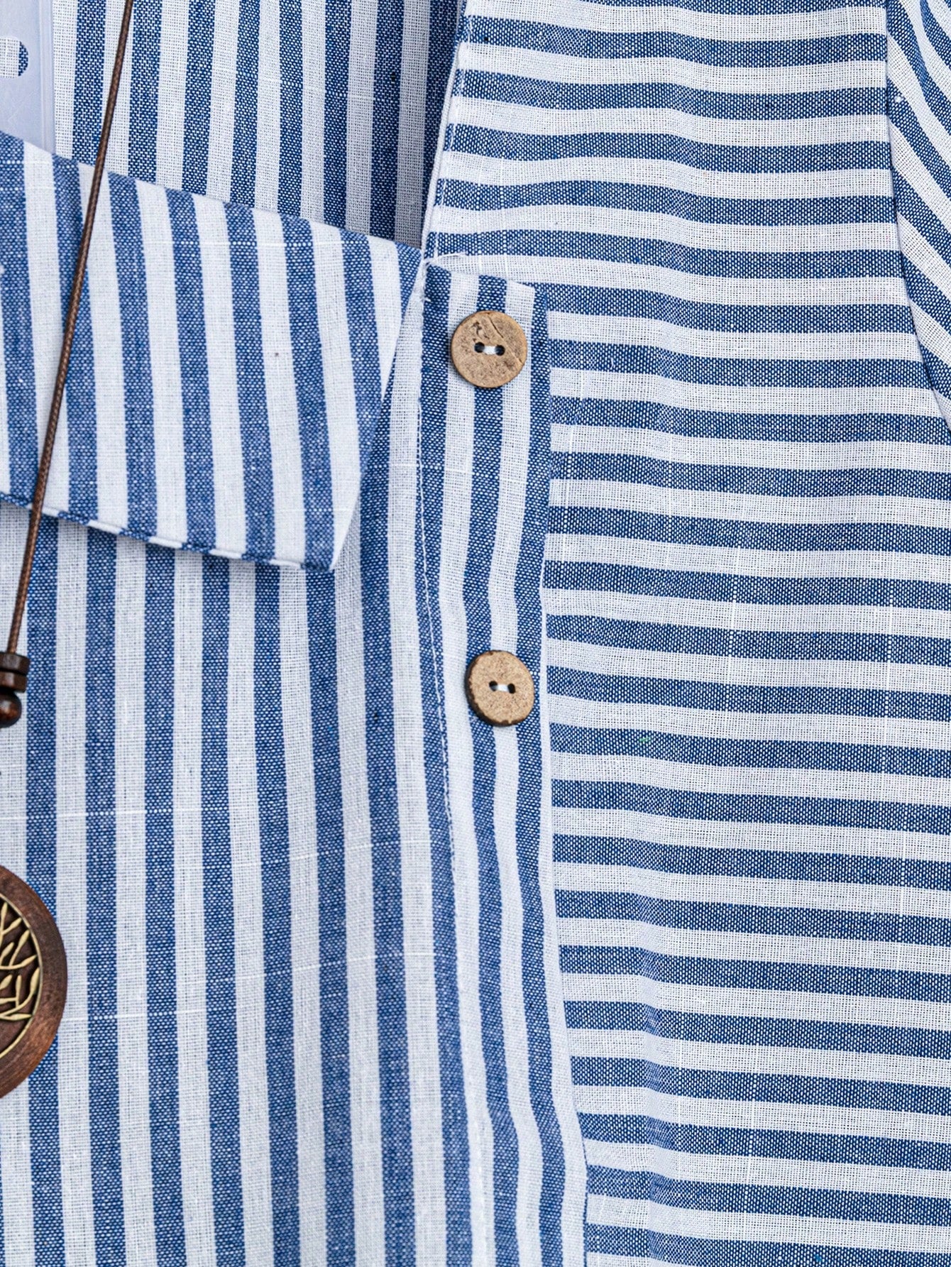 Camisa em Algodão e Viscose com Colarinho Assimétrico Listrada Plus Size Várias Cores