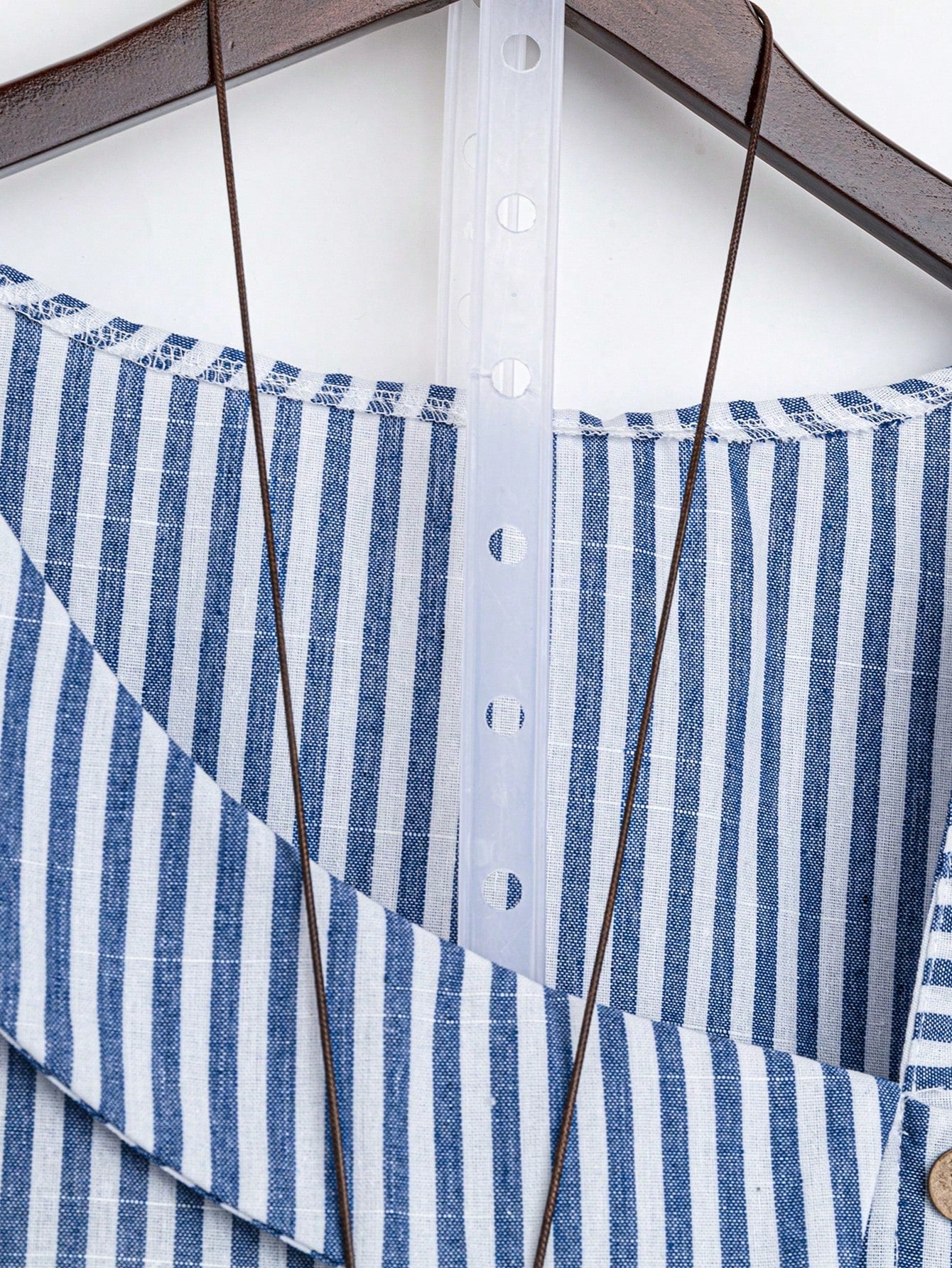 Camisa em Algodão e Viscose com Colarinho Assimétrico Listrada Plus Size Várias Cores