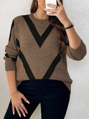 Suéter de Tricô de Poliamida com Detalhes em V Preto – Elegância Casual para Dias Frios