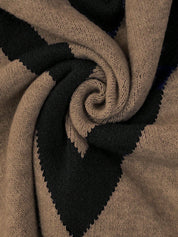 Suéter de Tricô de Poliamida com Detalhes em V Preto – Elegância Casual para Dias Frios