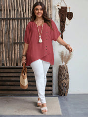 Camisa em Viscose e Poliamida Plus Size com Bainha Assimétrica e Detalhes Elegante em Botões