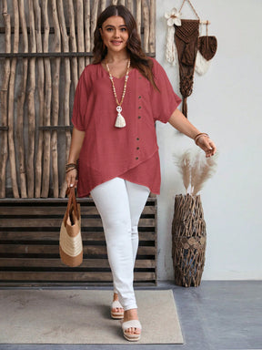 Camisa em Viscose e Poliamida Plus Size com Bainha Assimétrica e Detalhes Elegante em Botões
