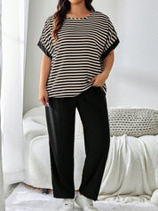 Conjunto Blusa Listrada e Calça Lisa Plus Size – Conforto, Estilo e Atitude, Tudo em Um Só Look