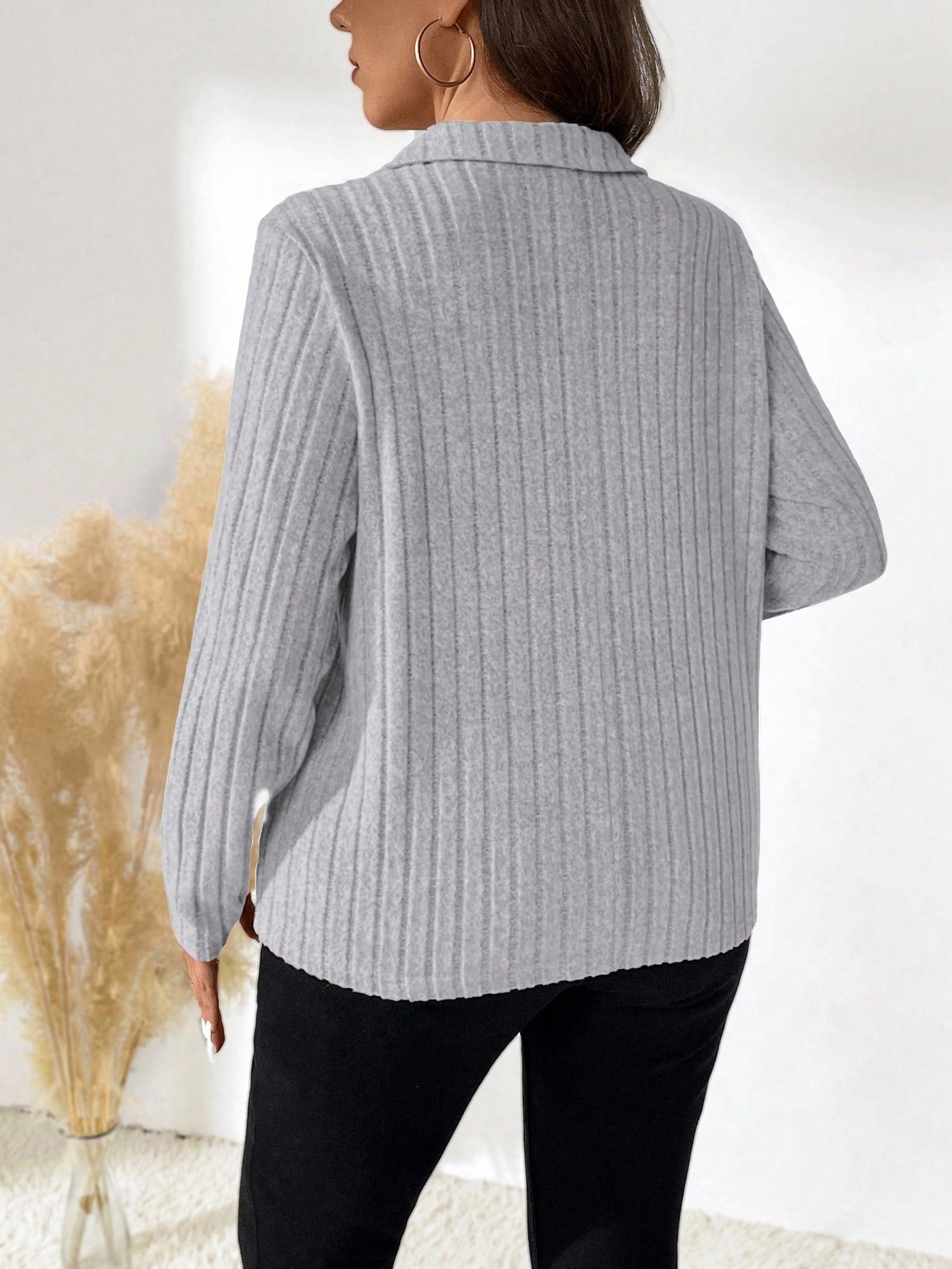 Blusa Plus Size em Tricô Premim com Toque Suave e Gola Charmosa