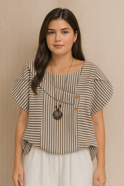 Camisa em Algodão e Viscose com Colarinho Assimétrico Listrada Plus Size Várias Cores