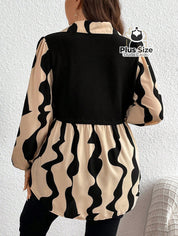 Blusa 2 em 1 com Sobreposição Plus Size - Estampa Abstrata e Shape Alongado Blusa 2 em 1 com Sobreposição Plus Size