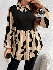 Blusa 2 em 1 com Sobreposição Plus Size - Estampa Abstrata e Shape Alongado Blusa 2 em 1 com Sobreposição Plus Size