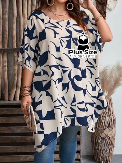 Blusa Barra Assimétrica E Mangas Curtas Decote Redondo Plus Size