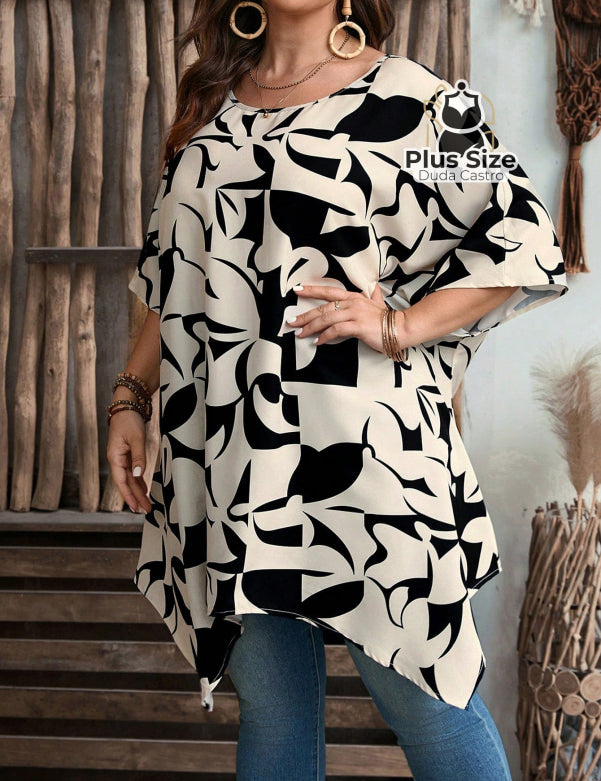 Blusa Barra Assimétrica E Mangas Curtas Decote Redondo Plus Size