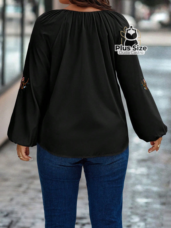 Blusa Bordado De Flores Na Manga Plus Size