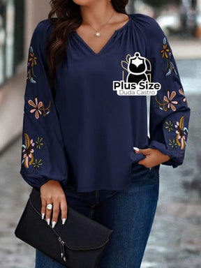 Blusa Bordado De Flores Na Manga Plus Size