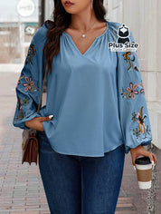 Blusa Bordado de Flores na Manga Plus Size Blusa Bordado de Flores na Manga Plus Size