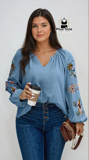Blusa Bordado de Flores na Manga Plus Size G / Azul Blusa Bordado de Flores na Manga Plus Size