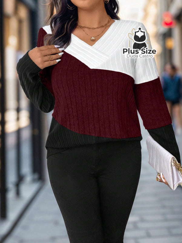 Blusa Canelada Várias Cores Plus Size Bloco de Cores Gola V Blusa Canelada Várias Cores Plus Size Bloco de Cores Gola V