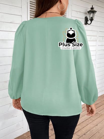 Blusa Decote V Mangas Compridas Plus Size