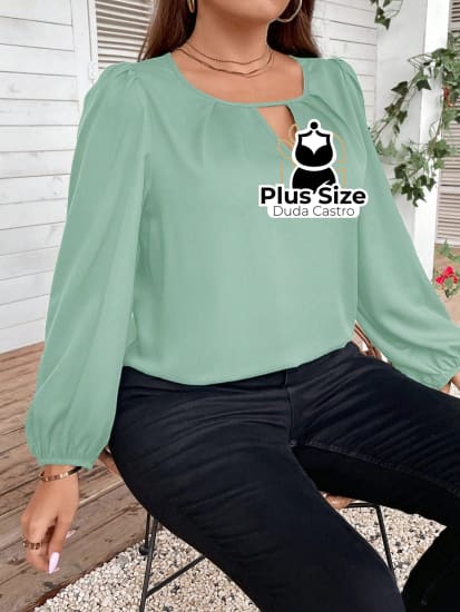 Blusa Decote V Mangas Compridas Plus Size