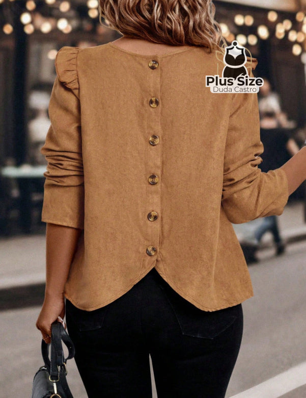 Blusa em Suede Manga Longa Com Detalhes de Botões Atrás Plu Size Blusa em Suede Manga Longa Com Detalhes de Botões
