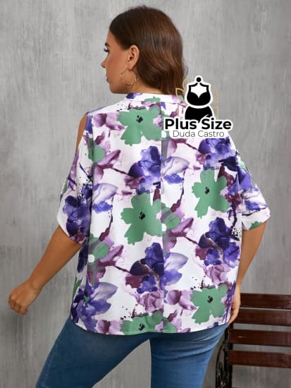 Blusa Estampada Decote V Ombro À Mostra Plus Size