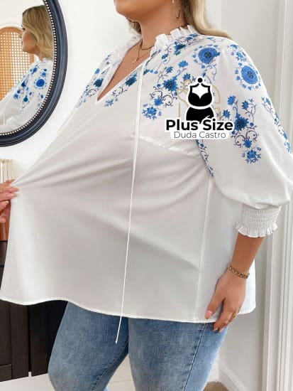 Blusa Floral Babados Com Amarração No Pescoço E Punhos Franzidos Plus Size Extra