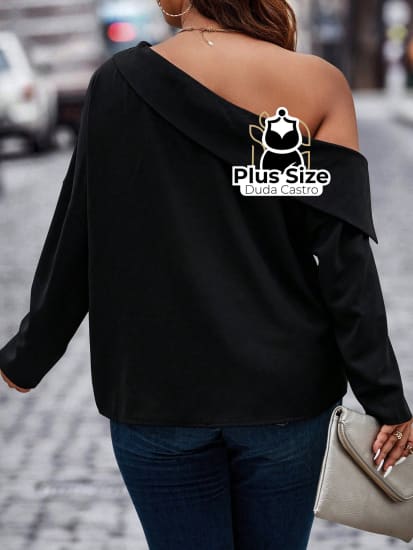 Blusa Gola Assimétrica Ombro Caído Plus Size