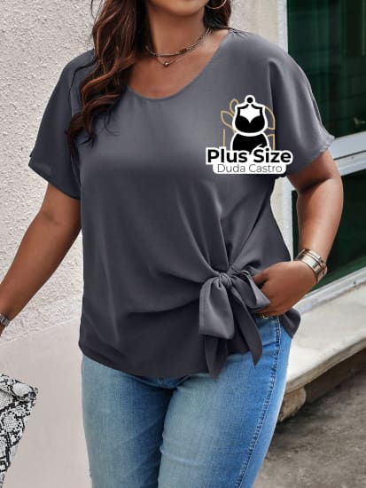 Blusa Manga Curta Com Detalhe De Nó Plus Size