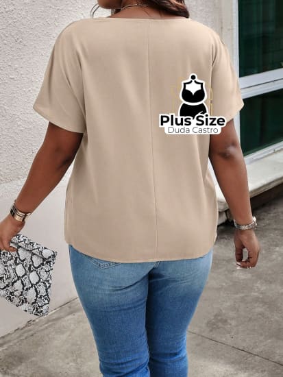 Blusa Manga Curta Com Detalhe De Nó Plus Size