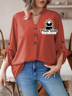 Blusa Manga E Decote Com Detalhe Em Botões Plus Size