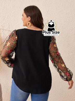 Blusa Manga Longa Em Bordado Floral Bainha Curvada Plus Size