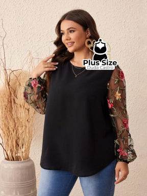 Blusa Manga Longa Em Bordado Floral Bainha Curvada Plus Size