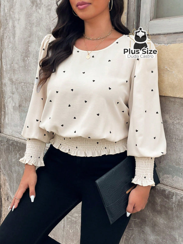 Blusa Plus Size Cintura Marcada com Mini Corações – Manga Bufante e Punho Lastex Blusa Plus Size Cintura Marcada com