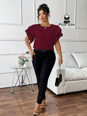 Blusa Plus Size Elegância Estruturada – Babado Duplo com Acabamento Contrastante Blusa Plus Size Elegância Estruturada