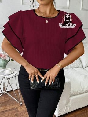 Blusa Plus Size Elegância Estruturada – Babado Duplo com Acabamento Contrastante Blusa Plus Size Elegância Estruturada