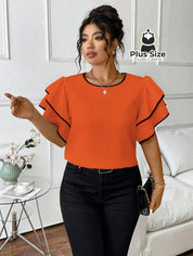 Blusa Plus Size Elegância Estruturada – Babado Duplo com Acabamento Contrastante Blusa Plus Size Elegância Estruturada