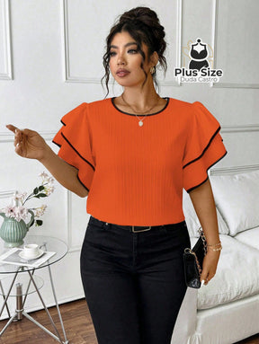 Blusa Plus Size Elegância Estruturada – Babado Duplo com Acabamento Contrastante Blusa Plus Size Elegância Estruturada