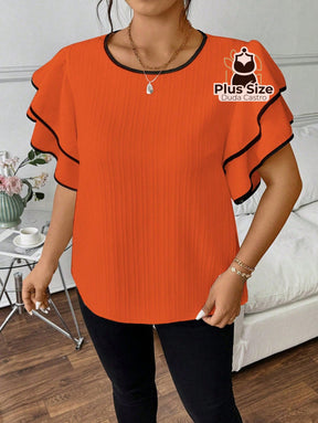 Blusa Plus Size Elegância Estruturada – Babado Duplo com Acabamento Contrastante Blusa Plus Size Elegância Estruturada